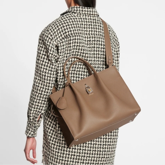 Lanvin GRAINED LEATHER BOGEY DAY BAG - Picture 13 of 13